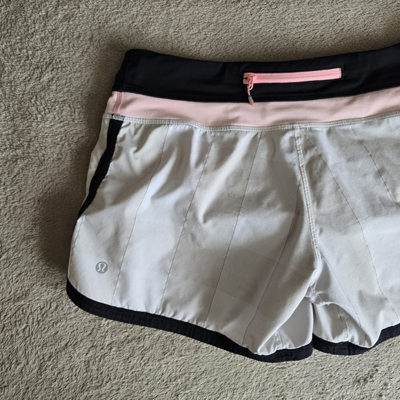 Lululemon Groovy Run Short Gros Gingham Dune/Bleached Coral/Black size 8 - Picture 7 of 13